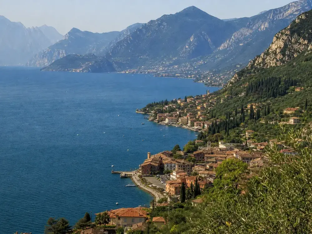 Lake Garda town guide with lakefront towns and mountain views