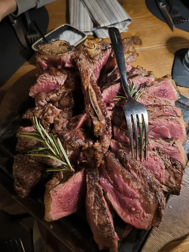 Grilled meat served at Osteria Metti in Incaffi