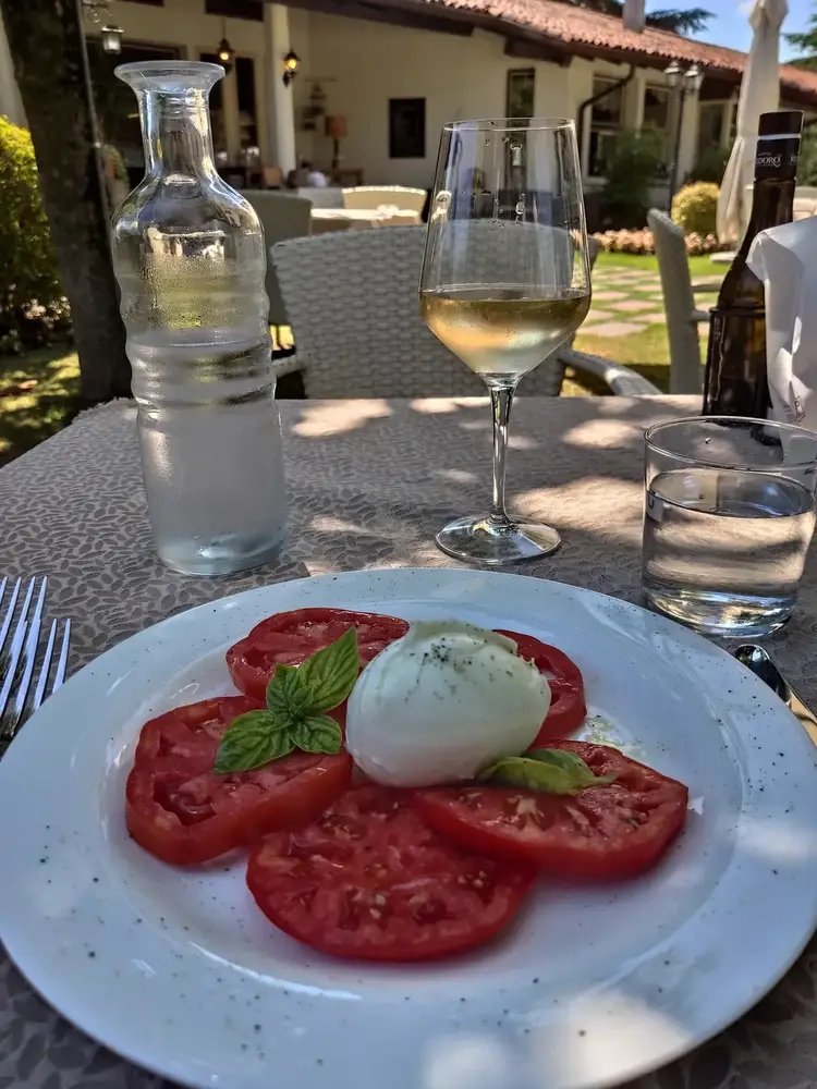 Lunch table at Ristorante La Dacia near Bardolino
