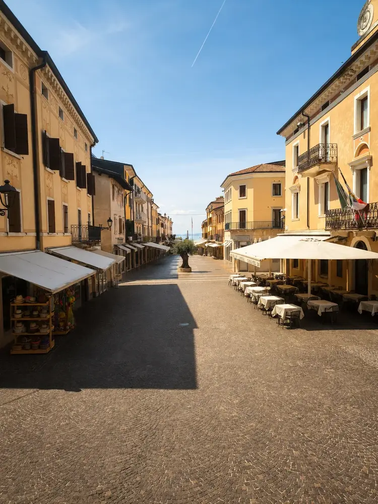 Main street in the centre of Bardolino