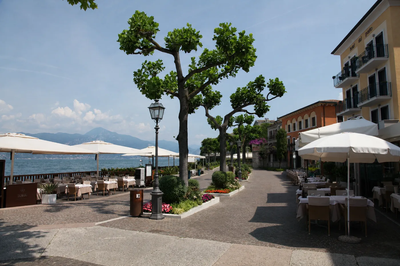 Old town walking route in Torri del Benaco